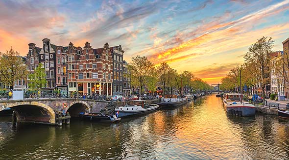 Blog: Amsterdam - Discover its enchanting canals and rich cultural history